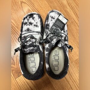 NWT Hey Dude MENS shoes size 11